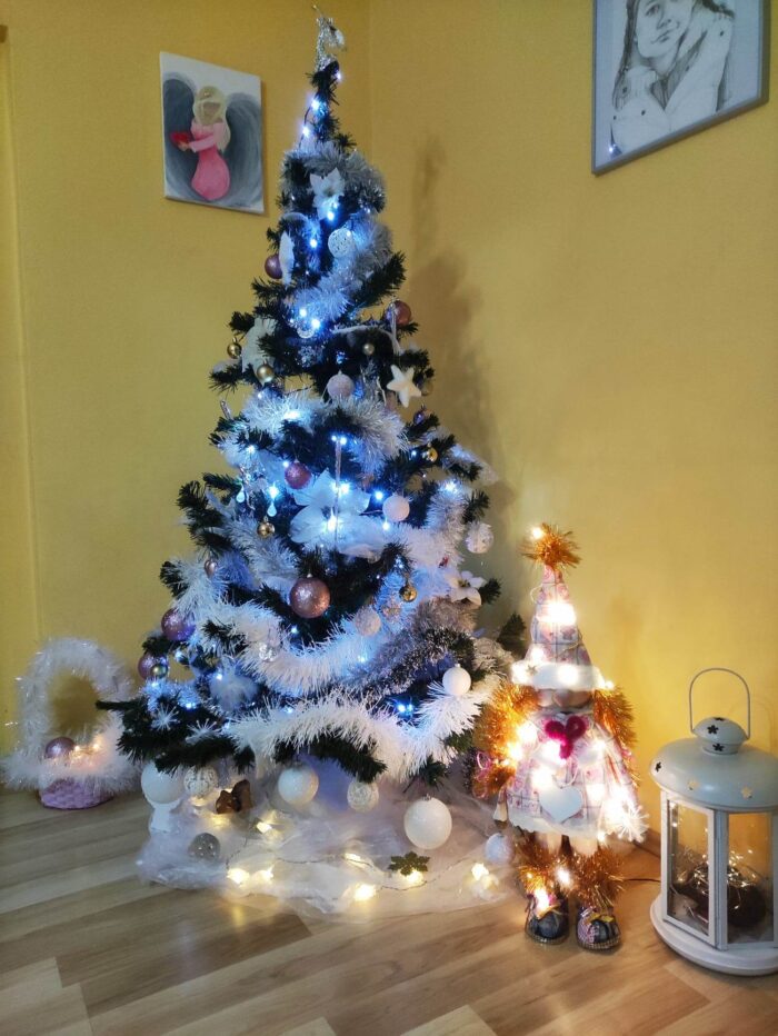 Vánoční skřítek holčička 62cm s LED osvětlením - Obrázek 2