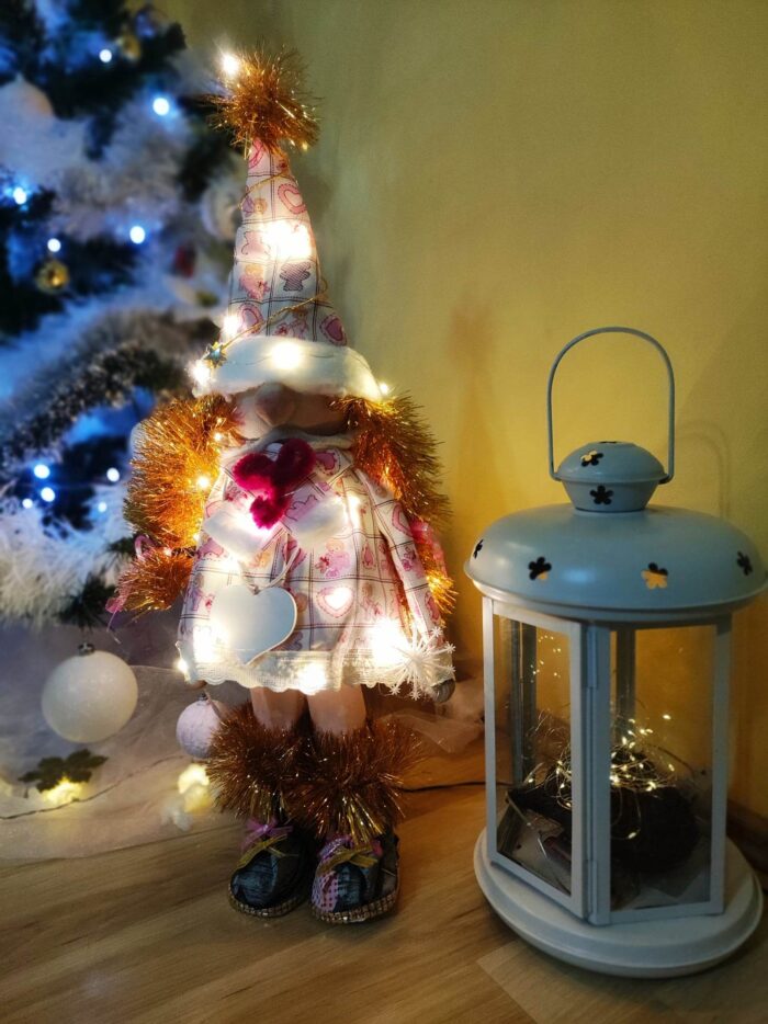Vánoční skřítek holčička 62cm s LED osvětlením